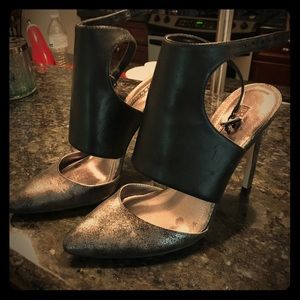 BCBG women’s shoes size 8.